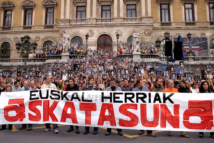 Paesi Baschi: L&#39;Eta consegna le armi. Resta il nodo dei prigionieri politici - Osservatorio Repressione