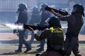 polizia lacrimogeni