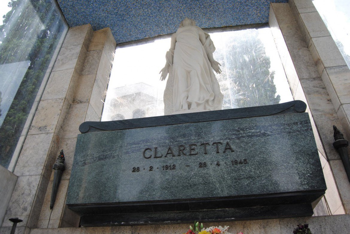 La tomba di Claretta Petacci al cimitero del Verano di Roma