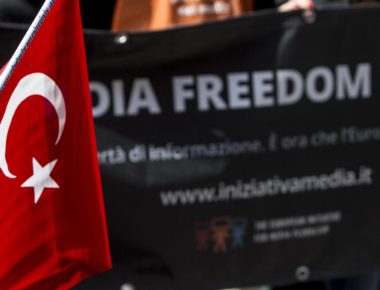 Manifestazione davanti l'ambasciata Turca per la libertà di stampa 8 aprile 2014 a Roma
ANSA/MASSIMO PERCOSSI
