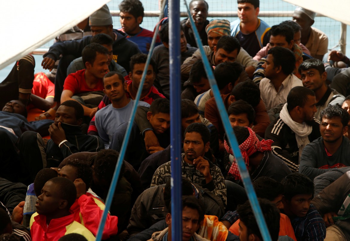 migranti barca