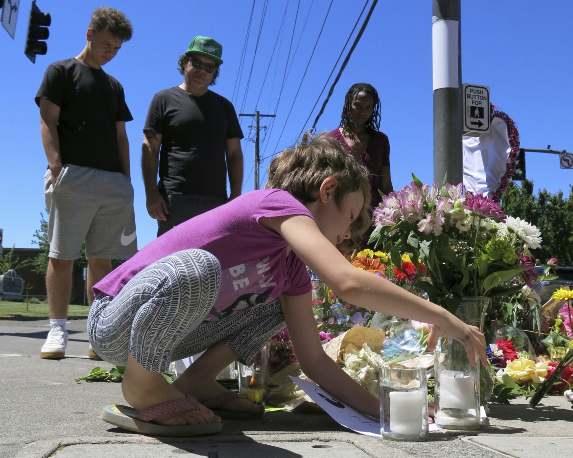 L’omaggio di Portland alle vittime - Ap-Gillian Flaccus