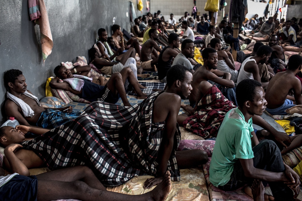 Migranti nel centro di detenzione di Abu Salim a Tripoli © LaPresse