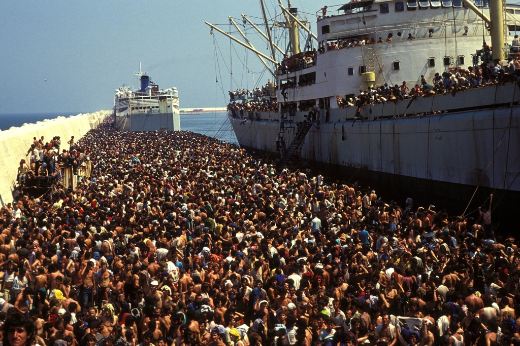 migranti- sbarco albanesi a bari