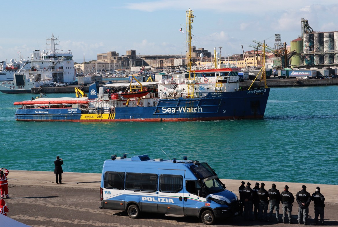 sea-watch-migranti polizia