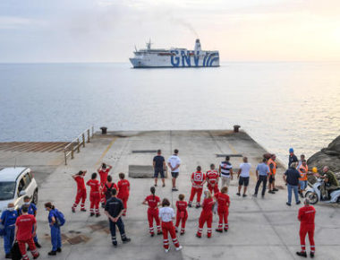 Quarantine ship 'Gnv Azzurra' arrives at Lampedusa's Port, 4 August 2020. ANSA/ALESSANDRO DI MEO