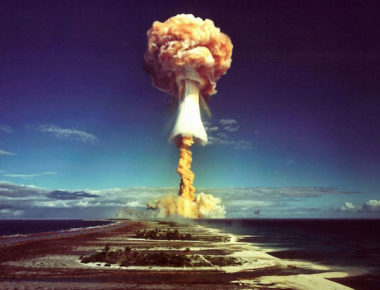 A mushroom cloud after the explosion of a French atomic bomb above the atoll of Mururoa, also known as Aopuni. 1971. From 1966until 1996 this was the French testing ground for 193 bombs which detonated first atmospheric, then underground. French Polynesia, Pacific. (PHoto by Galerie Bilderwelt/Getty Images)