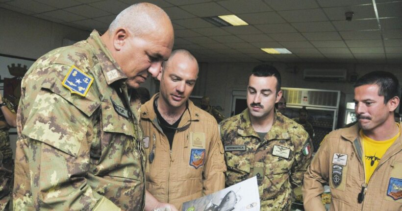 Il sottosegretario alla Difesa, Guido Crosetto, in visita ai militari italiani ad Herat in Afghanistan.
ANSA/