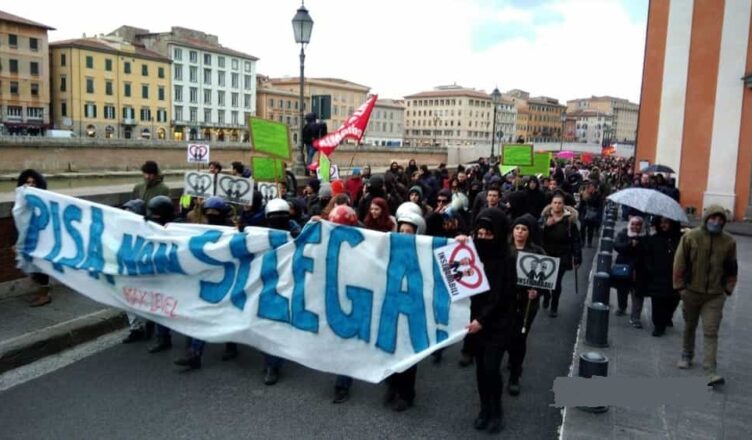Pisa corteo anti Salvini