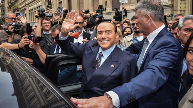 Milan (Italy), 25/09/2022.- Former Italian Prime Minister and leader of Italian party 'Forza Italia' (FI), Silvio Berlusconi, leaves after voting in the Italian general election at a polling station in Milan, Italy, 25 September 2022. Italians head to polls as Italy holds a snap general election on 25 September following Mario Draghi'Äôs resignation in July. Final results are expected to be announced on 26 September. (Italia) EFE/EPA/MATTEO CORNER