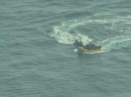 Il momento dell'impatto tra la motovedetta e il gommone - frame del video di Sea-Watch
