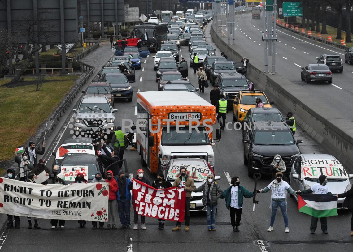 Pro-Palestinian demonstrators block traffic on the road that leads to John F Kennedy airport (JFK), amid the ongoing conflict between Israel and the Palestinian Islamist group Hamas, in New York City, U.S., December 27, 2023. REUTERS/Stephanie Keith