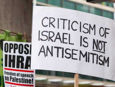 PJ66CX London, UK. 4th September, 2018. Supporters of Jeremy Corbyn from Jewish Voice for Labour, Momentum and other groups campaign outside the headquarters of the Labour Party on the day on which the party NEC was expected to adopt the IHRA definition and examples of anti-Semitism. Credit: Mark Kerrison/Alamy Live News