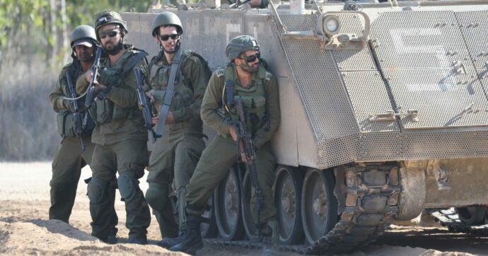 epa10939993 Israeli soldiers patrol along the border with southern Gaza, in Israel, 26 October 2023. The Israeli army confirmed it carried out an overnight targeted raid into northern Gaza on 26 October. More than 6,500 Palestinians and at least 1,300 Israelis have been killed, according to the Israel Defense Forces (IDF) and the Palestinian health authority, since Hamas militants launched an attack against Israel from the Gaza Strip on 07 October, and the Israeli operations in Gaza and the West Bank that followed it.  EPA/ABIR SULTAN