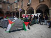 Il gruppo Giovani Palestinesi di Bologna stanzia le tende in Piazza Scaravilli per un presidio continuo fino al 15 maggio. Bologna/ 5 maggio 2024 ANSA/MAX CAVALLARI